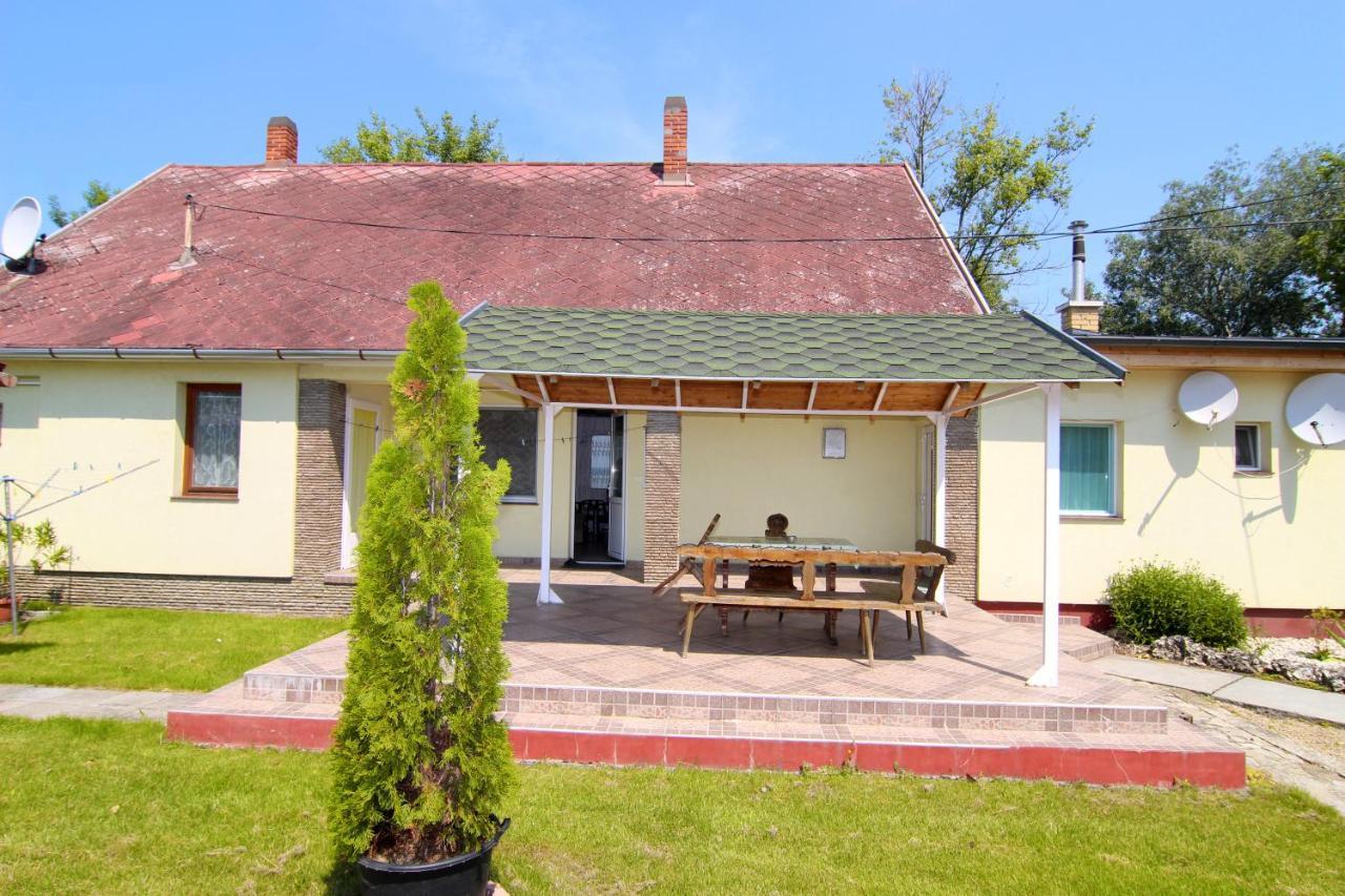 Margaréta Apartmanház Balatonboglár Exterior foto