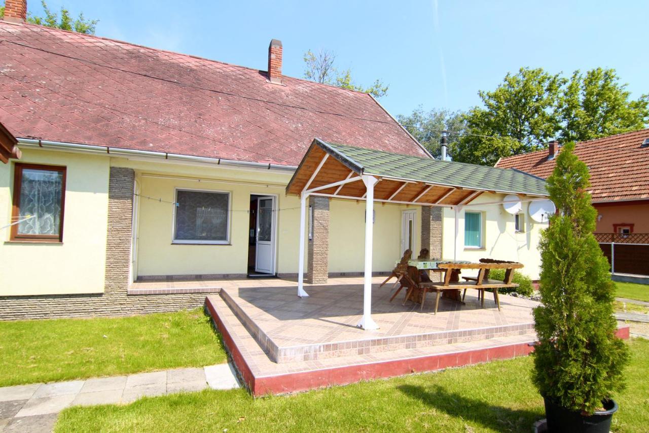 Margaréta Apartmanház Balatonboglár Exterior foto